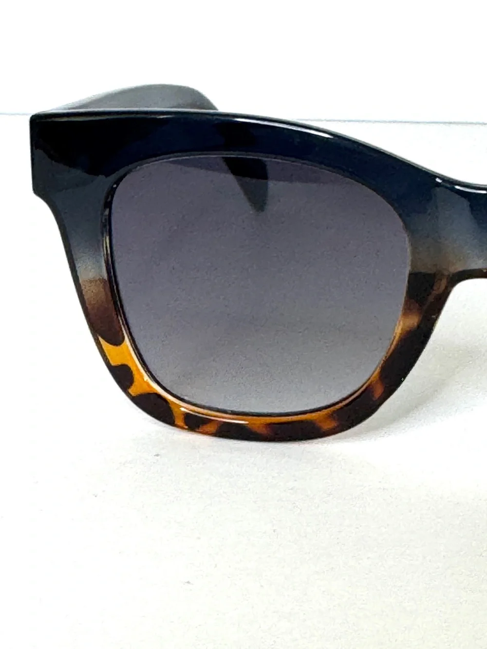 QUAY Australia NEW After Hours Sunglasses Limited Edition Navy Tortoise RARE